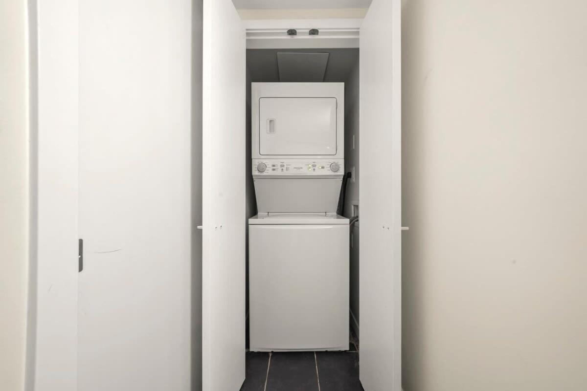 Dazzling Condo By Stadium Downtown With Free Parking Vancouver Eksteriør billede