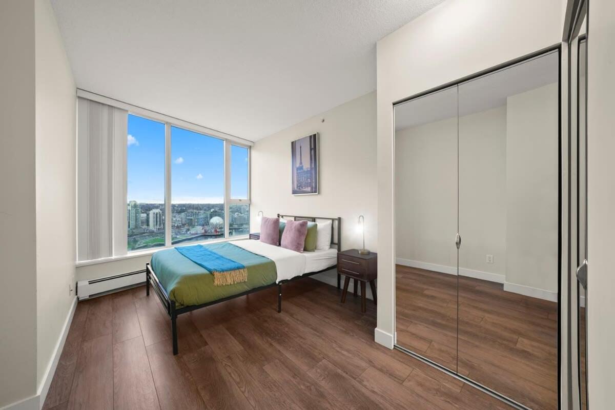 Dazzling Condo By Stadium Downtown With Free Parking Vancouver Eksteriør billede