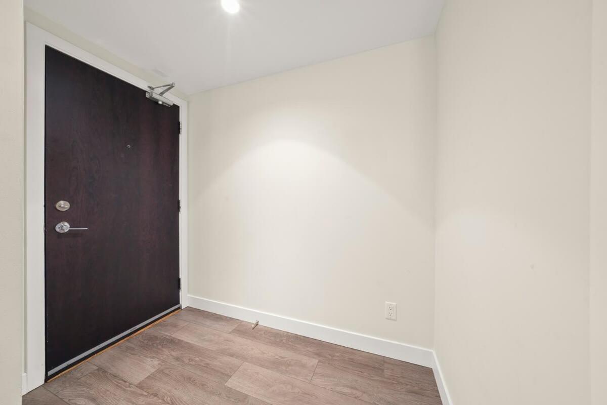 Dazzling Condo By Stadium Downtown With Free Parking Vancouver Eksteriør billede