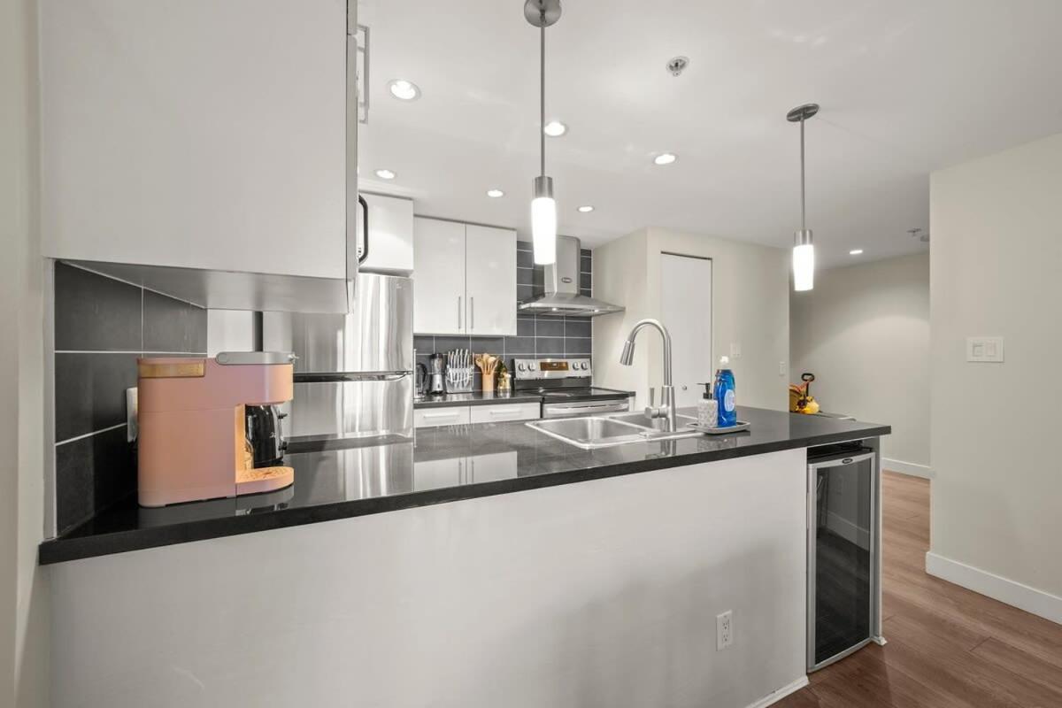 Dazzling Condo By Stadium Downtown With Free Parking Vancouver Eksteriør billede
