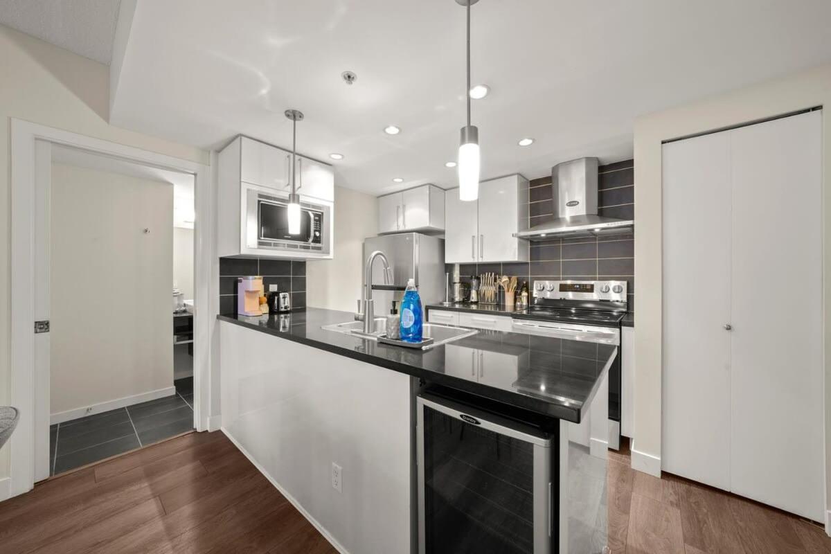 Dazzling Condo By Stadium Downtown With Free Parking Vancouver Eksteriør billede