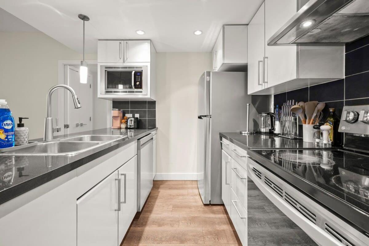 Dazzling Condo By Stadium Downtown With Free Parking Vancouver Eksteriør billede