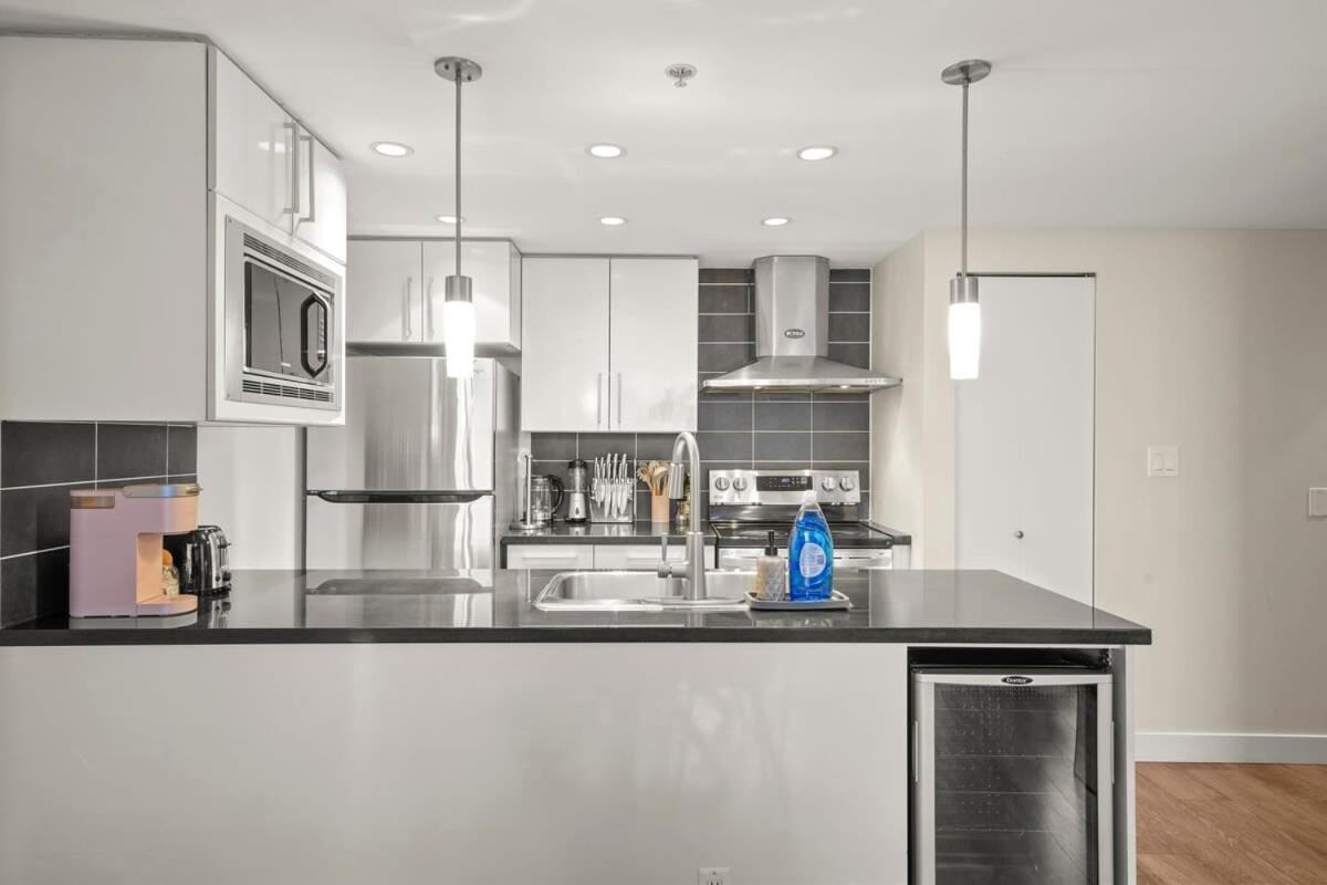 Dazzling Condo By Stadium Downtown With Free Parking Vancouver Eksteriør billede