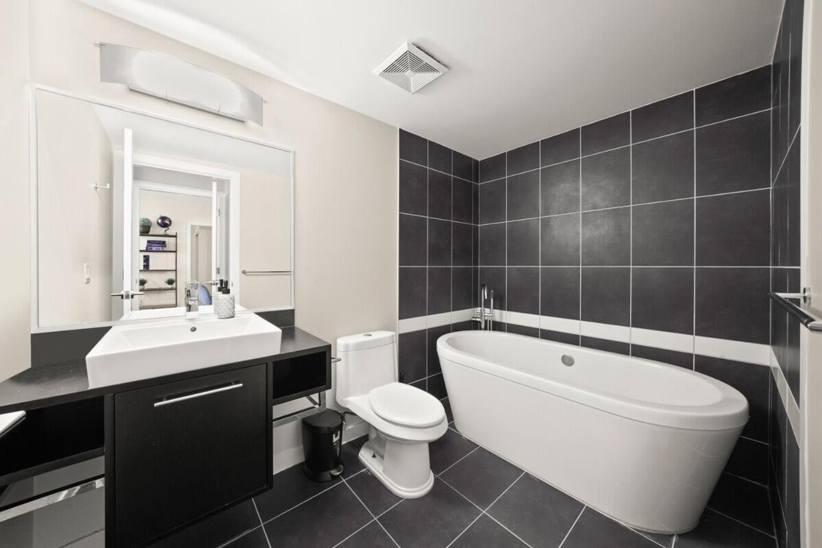 Dazzling Condo By Stadium Downtown With Free Parking Vancouver Eksteriør billede