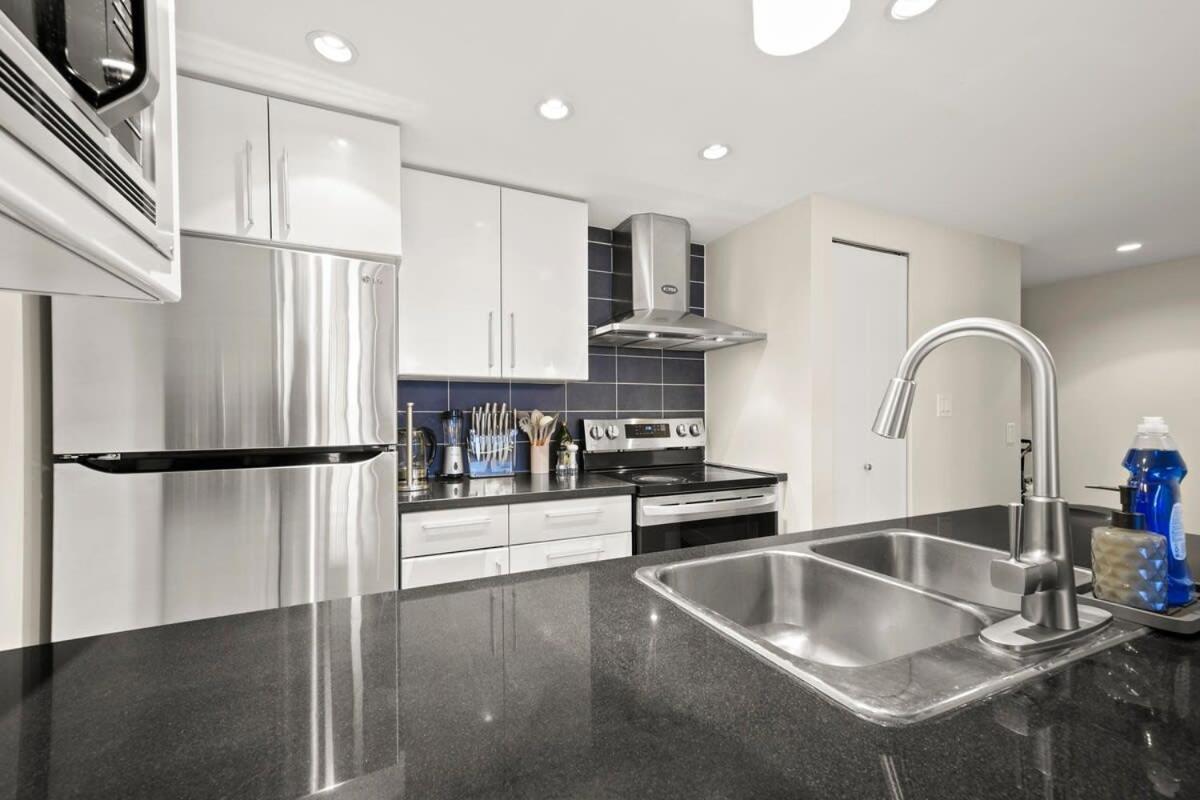 Dazzling Condo By Stadium Downtown With Free Parking Vancouver Eksteriør billede