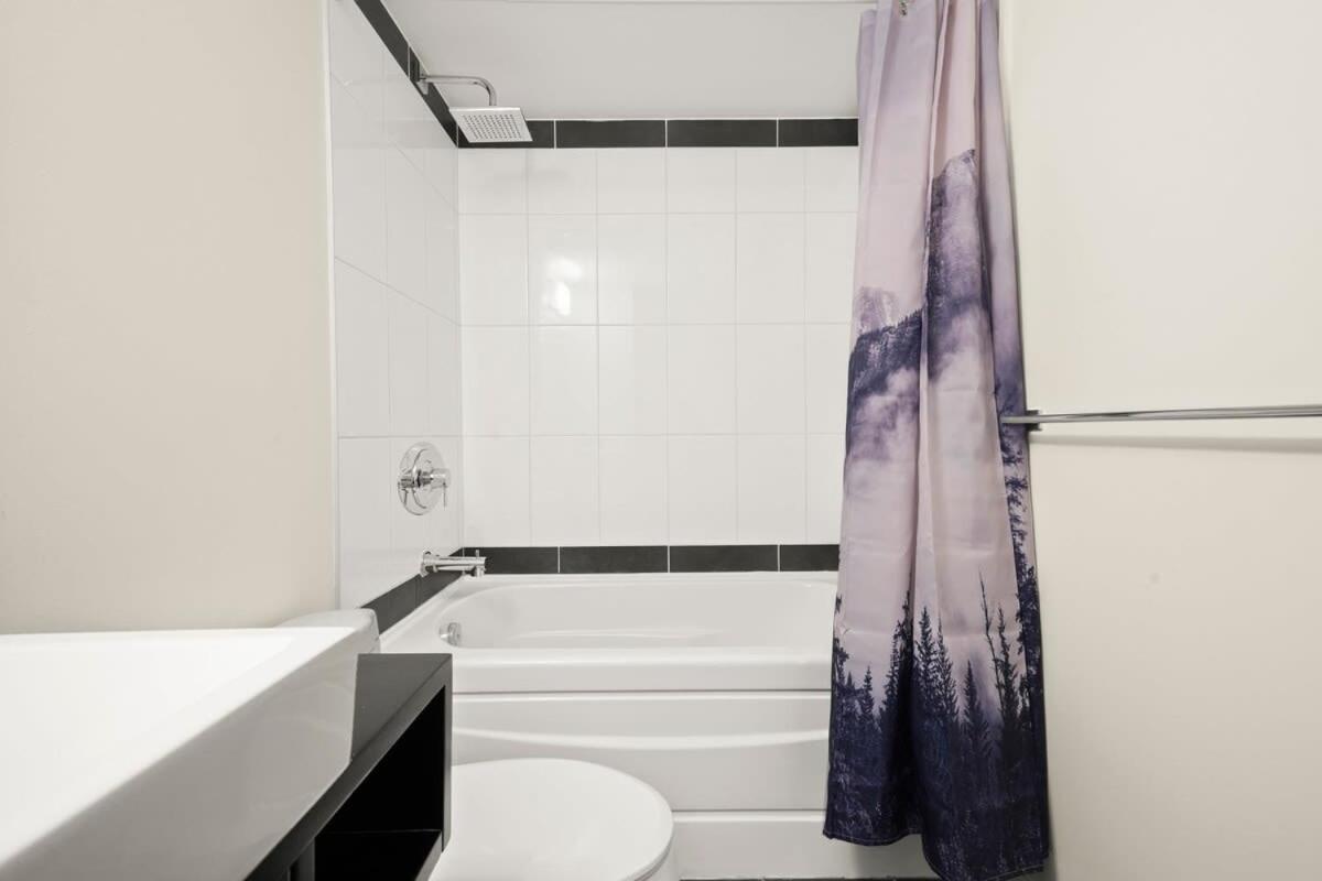 Dazzling Condo By Stadium Downtown With Free Parking Vancouver Eksteriør billede